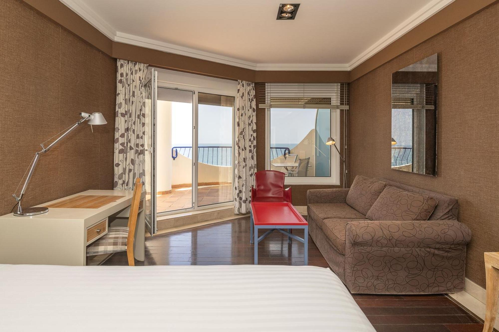 Double or Twin Room Front Sea View Extra Bed & 1child