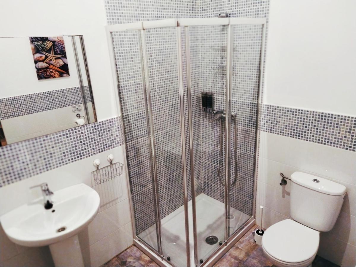 Interior Twin Room Private Bathroom,974171827:JPEG